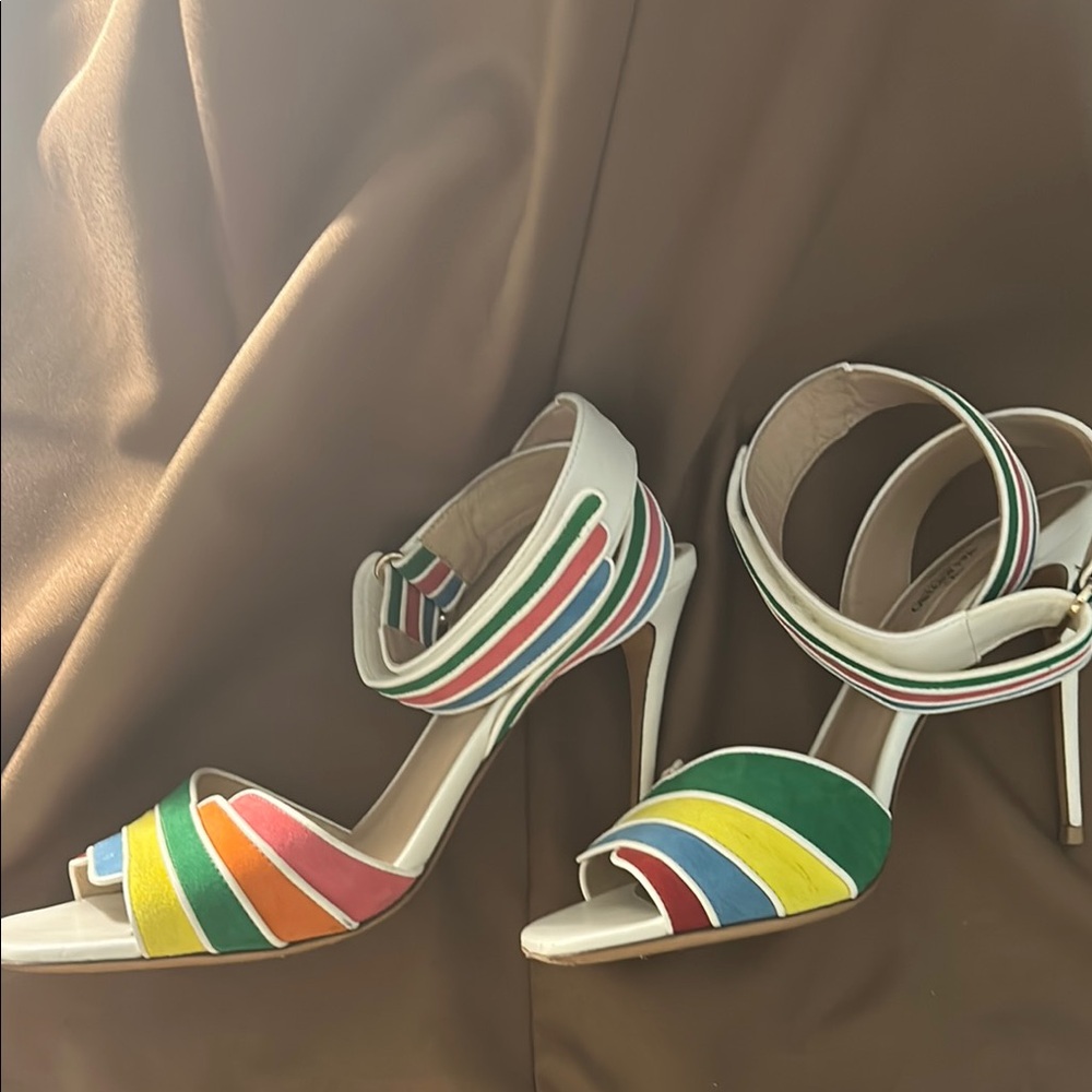 Valentino Red and Green Heels Vibrant Elegance - Picture 4 of 6